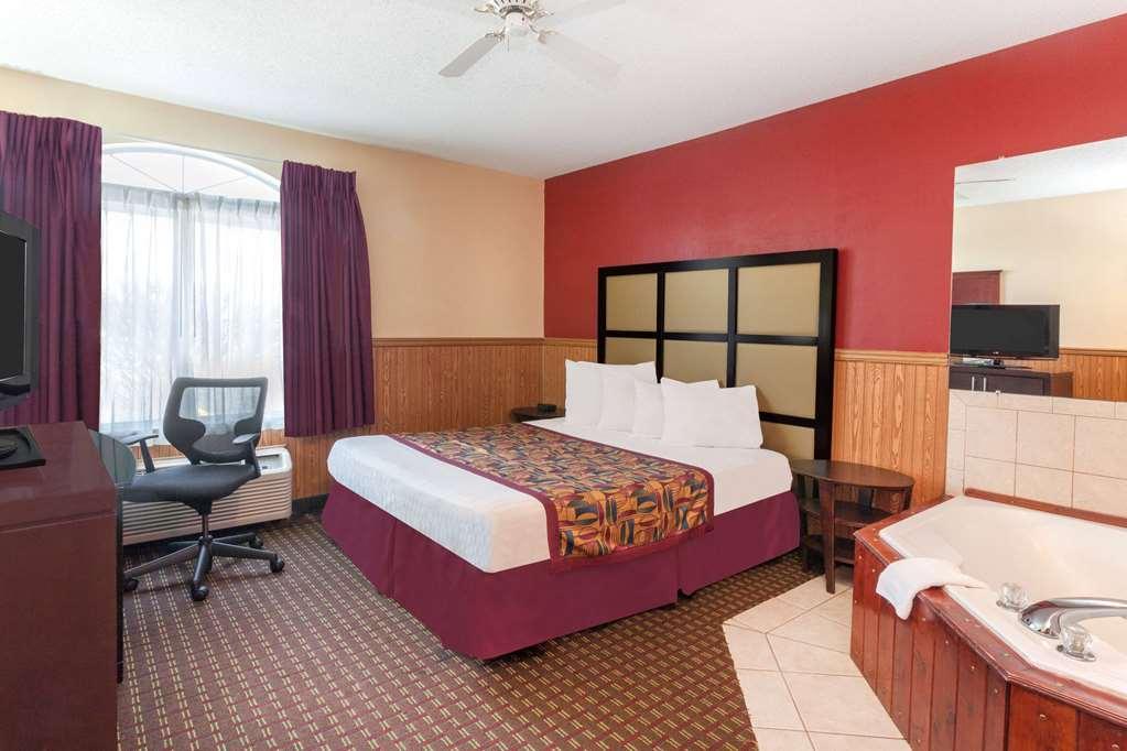 Hotel Baymont By Wyndham Chicago/calumet 3*