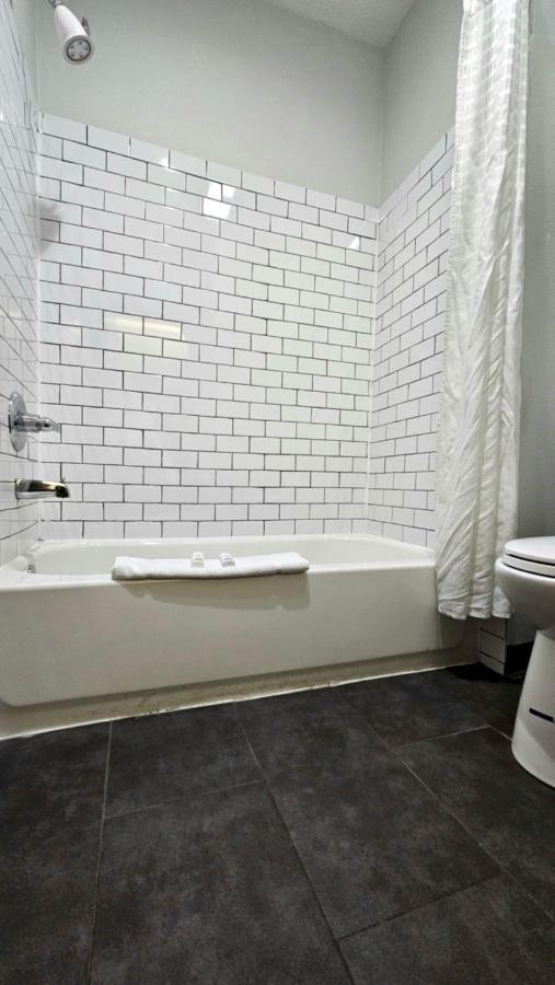 Baymont By Wyndham Chicago/calumet Hotel