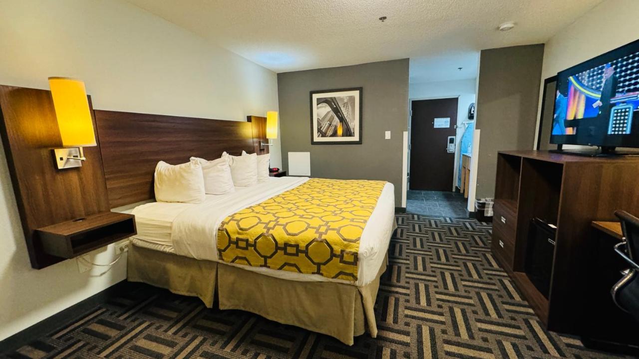 Baymont By Wyndham Chicago/calumet Hotel 3*
