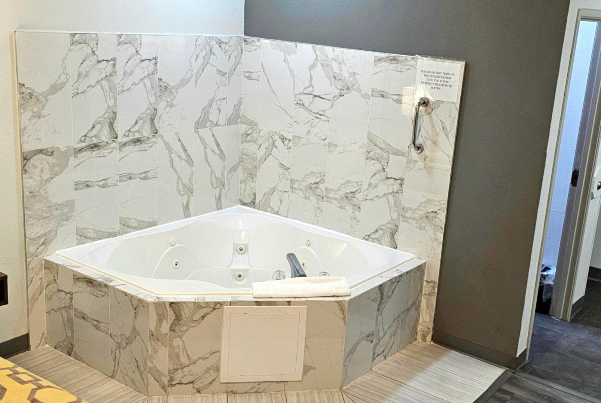 Baymont By Wyndham Chicago/calumet Hotel 3*